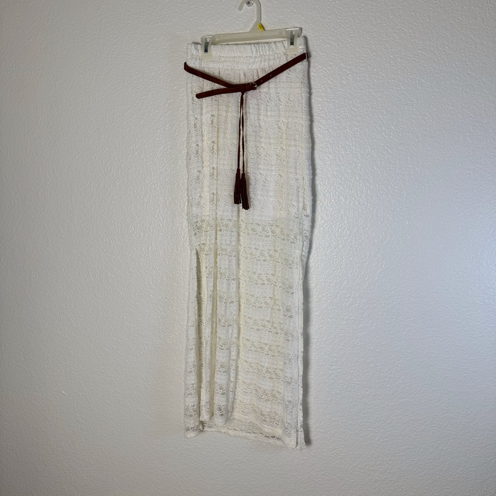 Womens Sx XSmall cream Skirt Long lace overlay, short lining